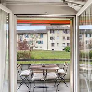 Cozy 2 Bedroom In Apartment Zurich